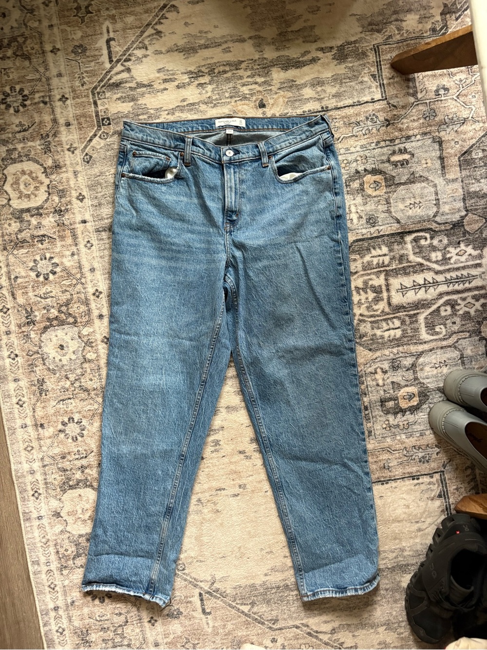 Abercrombie & Fitch The Straight Mid Rise curve love jeans size 14 R